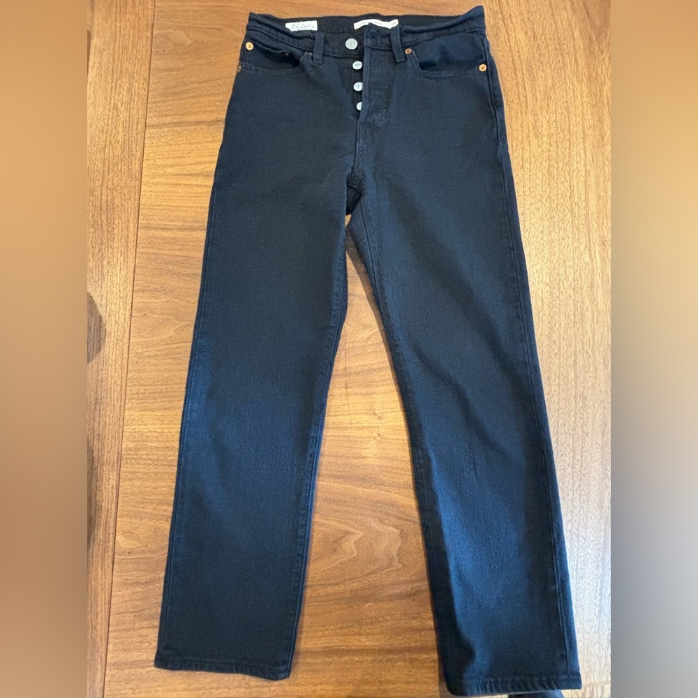 Levis Black wedgie Straight jeans size 24